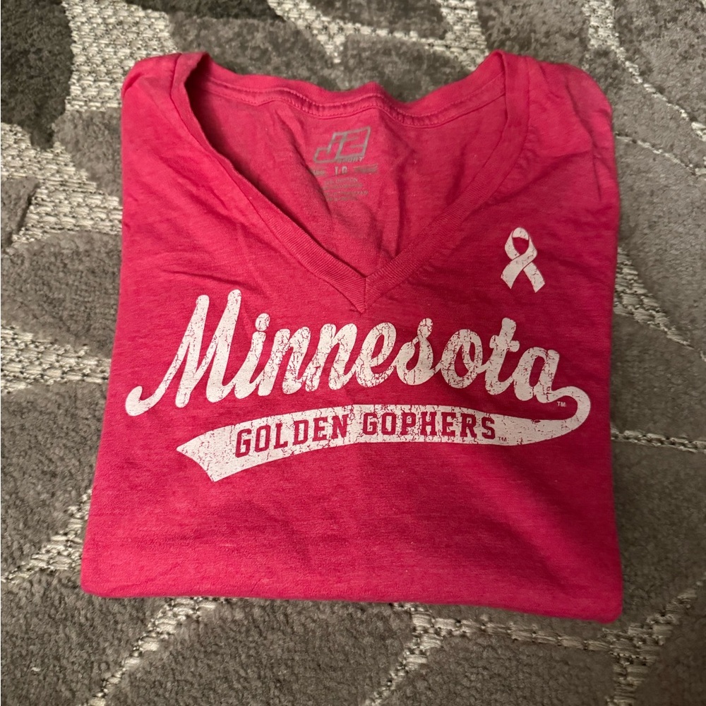 NWOT- Minnesota Golden Gophers Pink Breast Cancer Awareness Vneck Size L